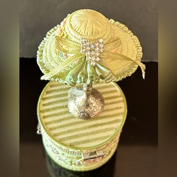 Rare Vintage Trinket Box - Picture 2 of 5